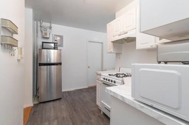 Building Photo - 1819d 2nd Ave