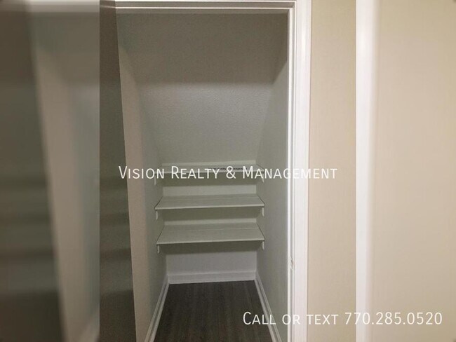 Building Photo - 3BR/2BA Duplex Home