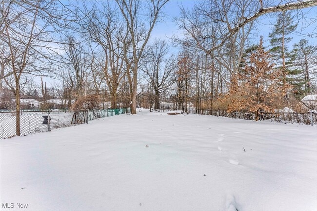 Building Photo - 2016 N Green Rd