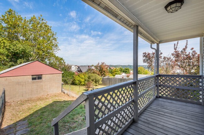 Building Photo - Gorgeous 2 bedroom home in West Mifflin available now!