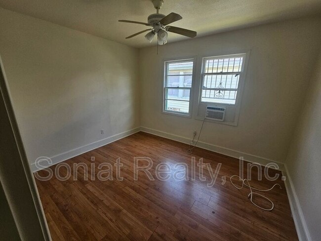 Building Photo - 3506 Live Oak St