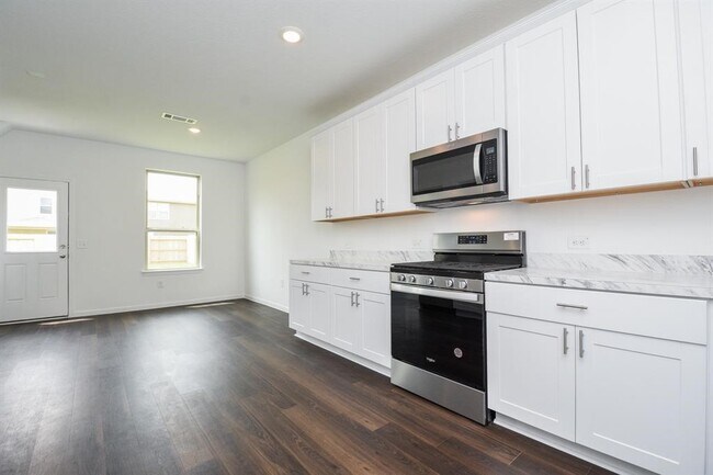 Building Photo - 16412 Big Hickory Dr