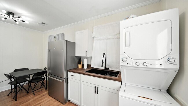 Building Photo - 3236 Allison Ave