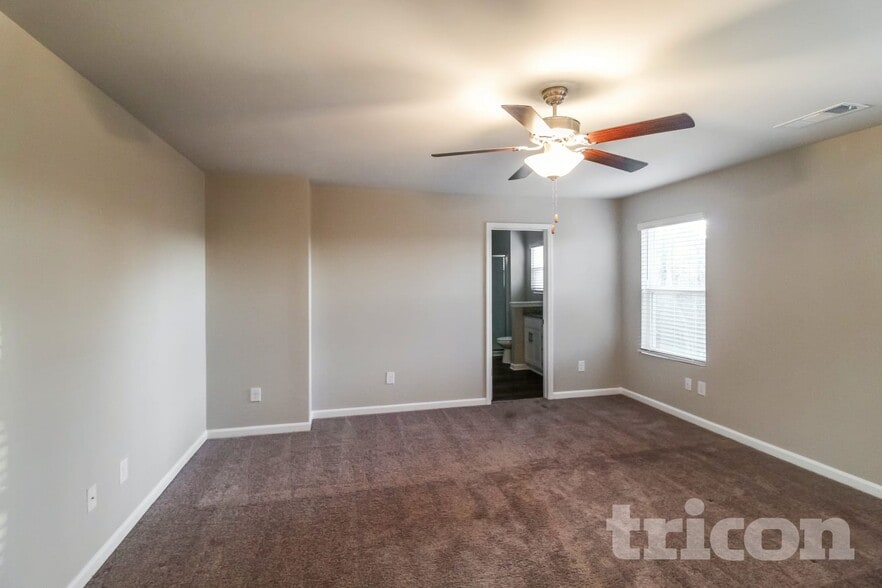 Building Photo - 2867 McKenzie Dr