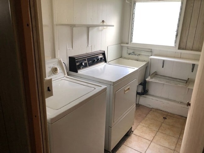 Building Photo - 4BR/2BA Charming Home in Hilo