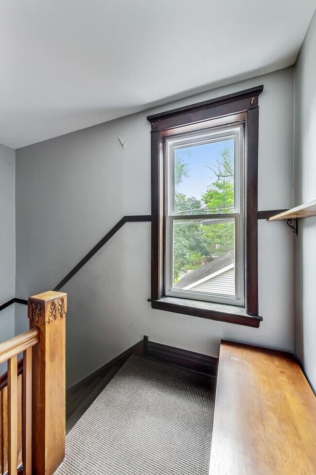 Building Photo - 2646 Ewing Ave