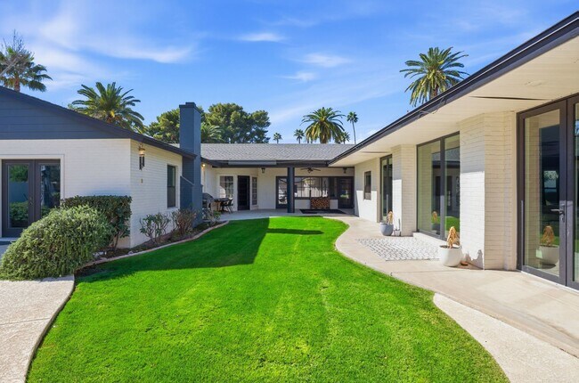 Building Photo - FULLY FURNISHED EXECUTIVE PHOENIX COUNTRY CLUB HOME IN GATED COMMUNITY