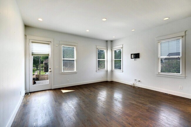 Building Photo - EAST NASHVILLE - FOUR BEDROOM Historic Home with amazing views of Nashville Skyline!