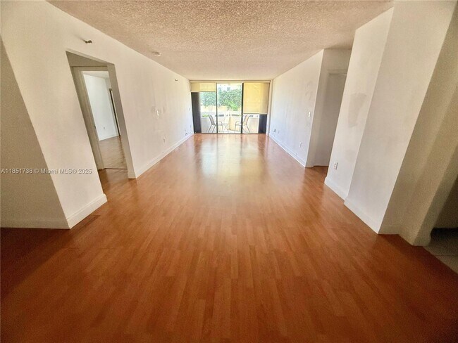 Building Photo - 2501 Brickell Ave