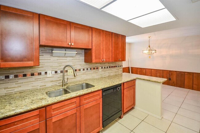 Building Photo - 8340 La Roche Ln