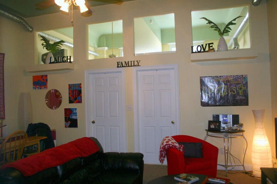 Building Photo - Redmen - Residential