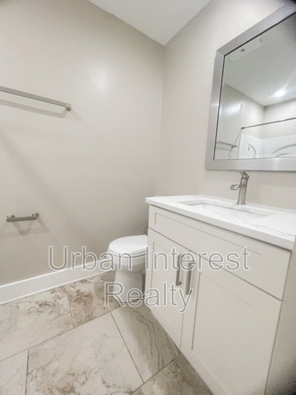 Building Photo - 802 E Pine Forest Dr