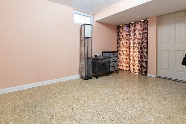 Building Photo - Beautiful 3-Bedroom, 3-Bathroom Home with ...