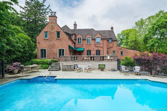 Building Photo - 10 Ridge Pl