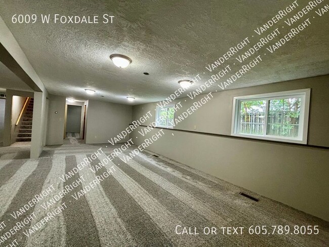 Building Photo - 6009 W Foxdale St