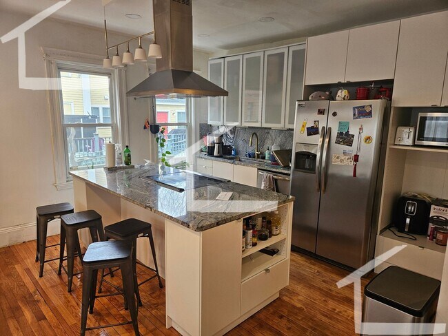 Building Photo - Mid Cambridge 3 bed 2 bath Stunner! for 9/...