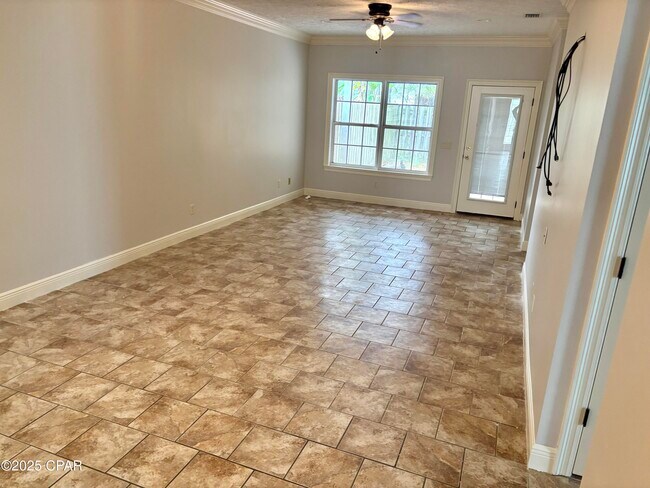 Building Photo - 116 Gardenia St