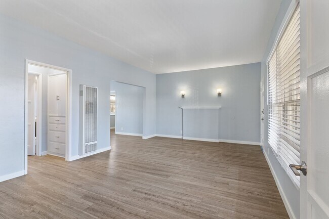 Interior Photo - 2010 Pine Avenue