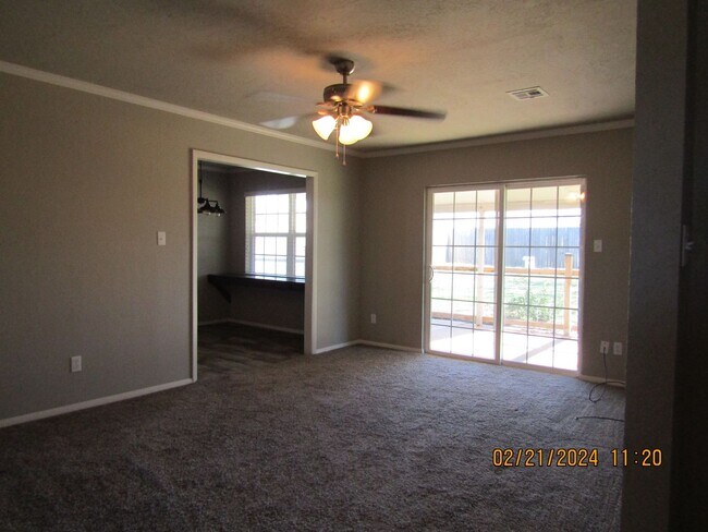 Building Photo - MacArthur Schools Area!