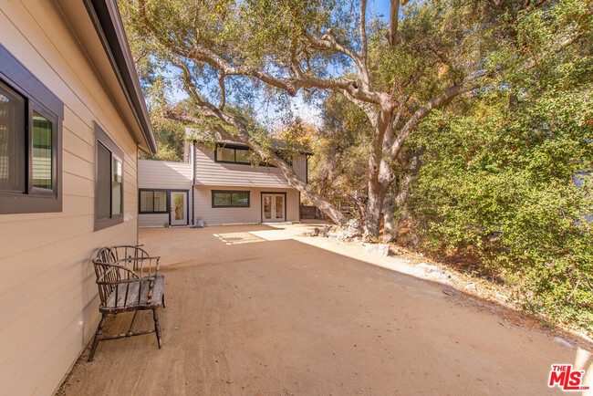 Building Photo - 1372 Old Topanga Canyon Rd