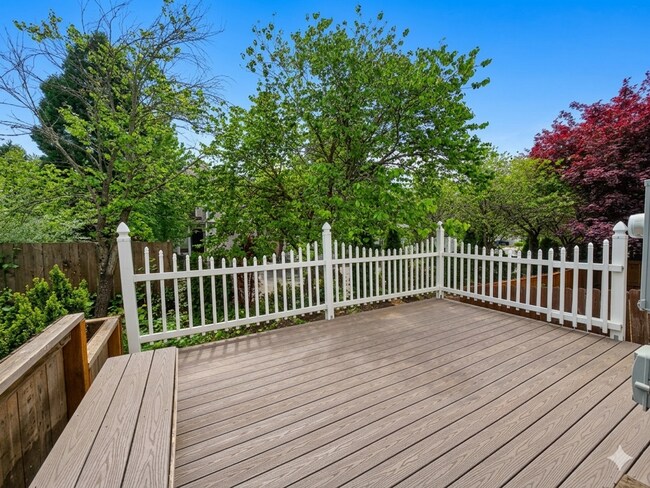 Building Photo - 3/2.5 Townhome with walking trails outside backyard!