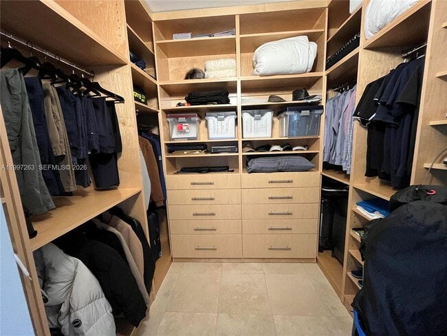 Building Photo - 808 Brickell Key Dr