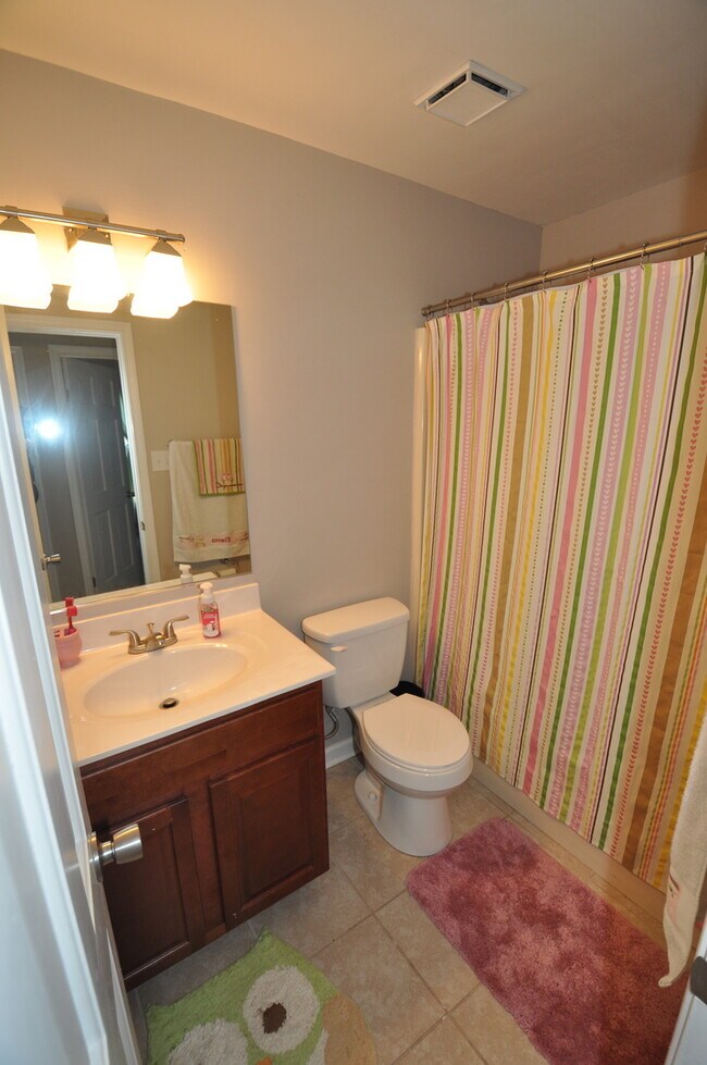 Building Photo - Landstown Lakes
