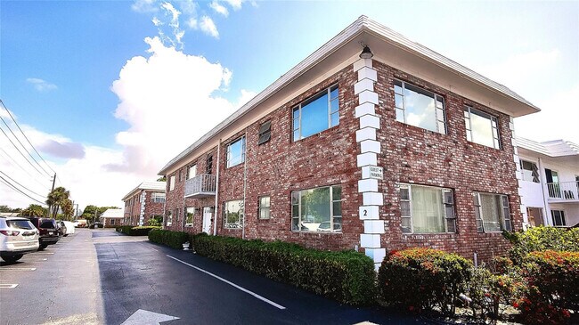 Building Photo - 412 S Cypress Rd