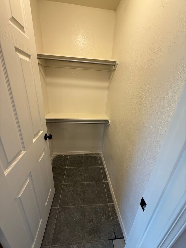 Building Photo - 3 Bed 1 Bath House.  Yard Care Included.