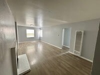 Building Photo - Great 3 Bed 1 Bath House with Garage in Ri...