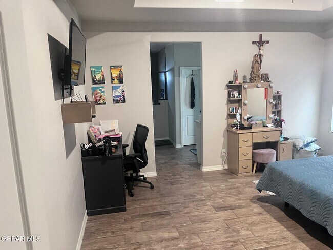 Building Photo - 12873 Haxby St