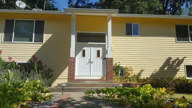 Primary Photo - Raleigh Hills Beauty! XL Yard & Attached Garage! Dogs OK!