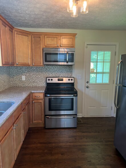 Building Photo - 5925 Carl Pl