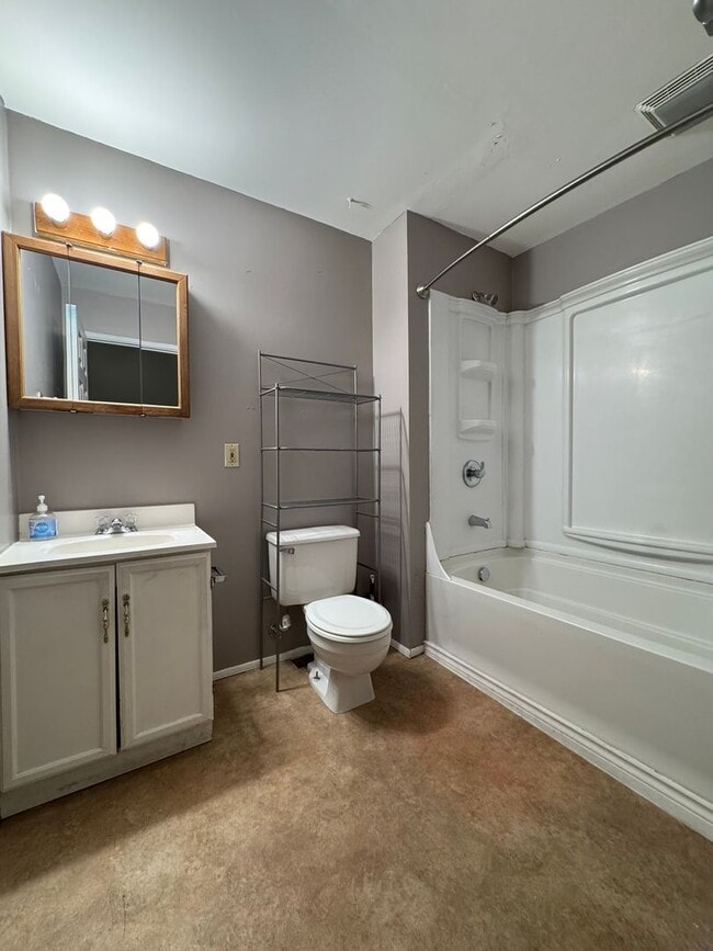 Building Photo - 314 N Main St