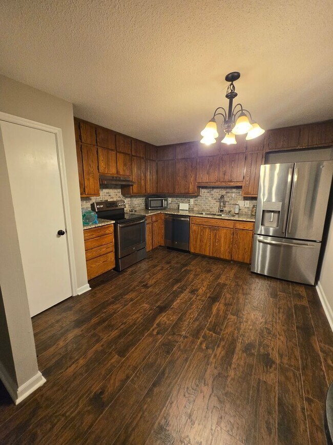 Building Photo - 1569 Colony Park Dr