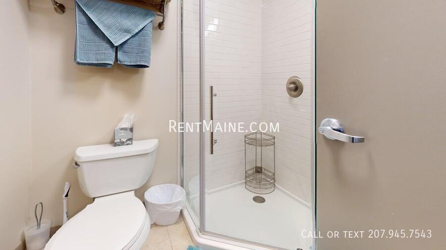 Building Photo - 8 Elizabeth Ave