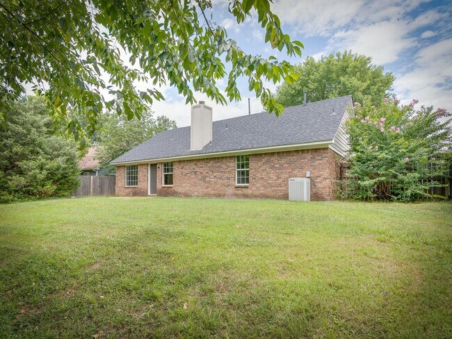 Building Photo - Fully Renovated 3BD/2BA!