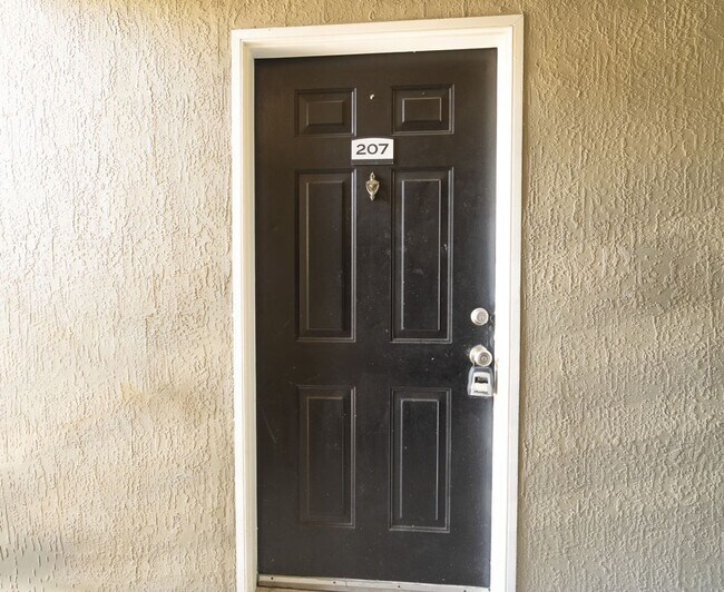 Building Photo - 4240 Summer Landing Dr