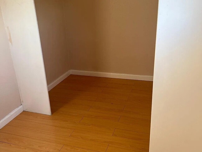 Building Photo - This beautifully updated 3-bedroom home features a spacious loft that can easily be converted int...