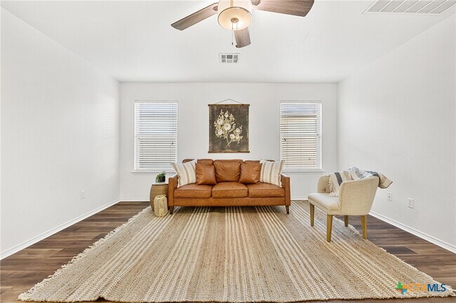 Primary Photo - 113 W Gemini Ln