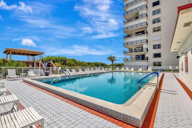 Building Photo - 9400 S Ocean Dr