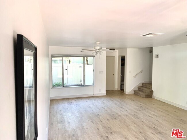 Building Photo - 11138 Aqua Vista St