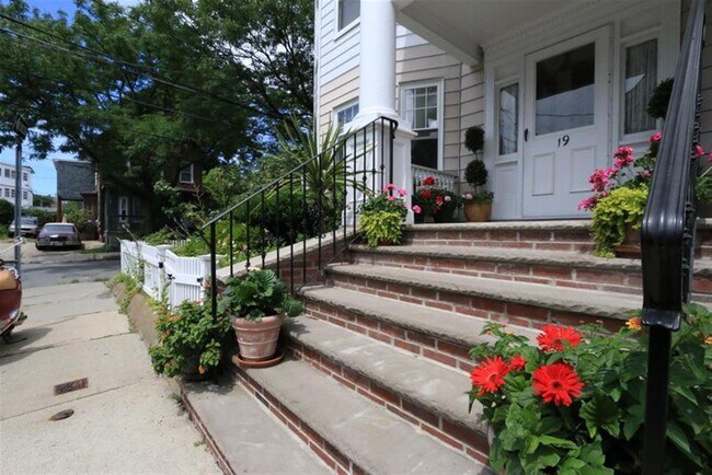 Building Photo - 19 Park Ave