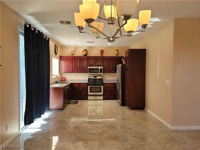 Building Photo - 1965 Digger Pine Dr