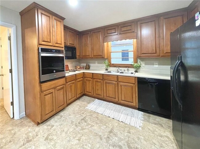 Building Photo - 4457 Frontier Way NE