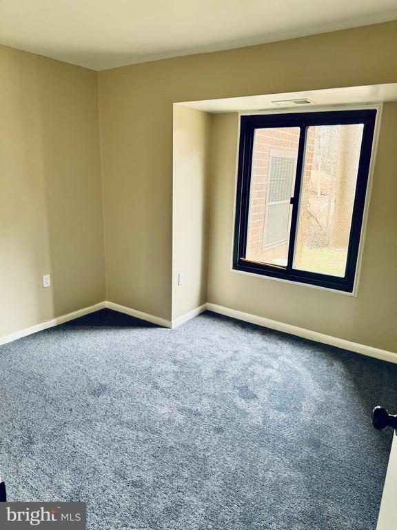 Building Photo - 15712 Dorset Rd