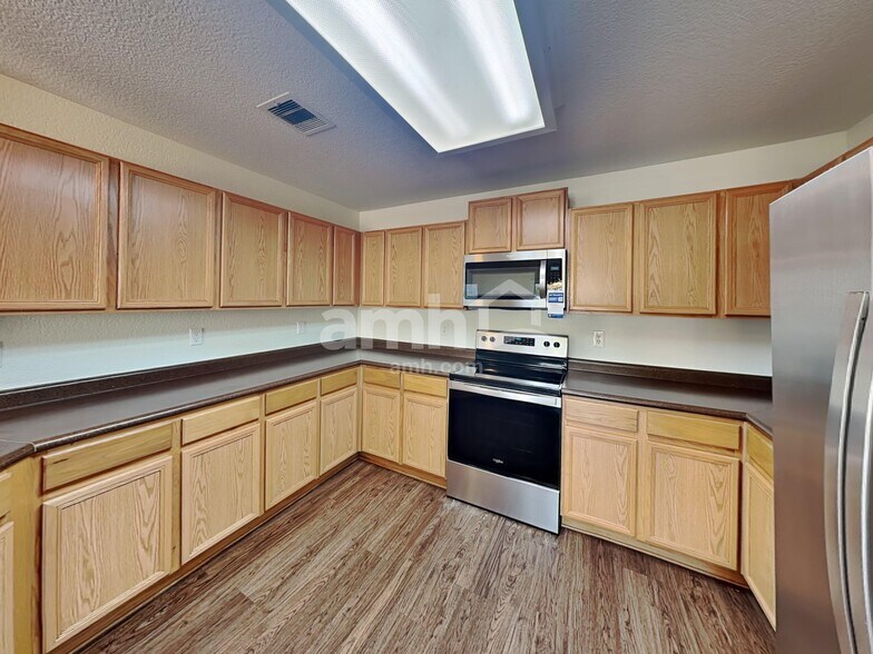 Building Photo - 10019 Bermuda Palm