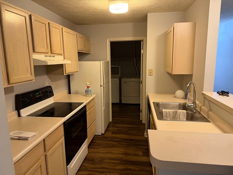 Building Photo - 8354 Glenwillow Ln
