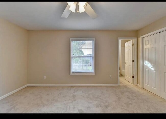 Building Photo - 810 Summer Pl NW