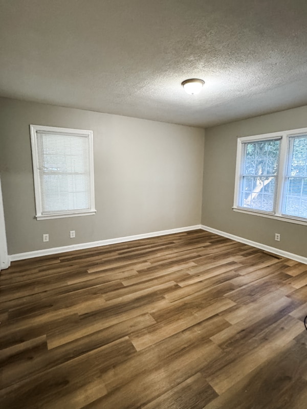 Building Photo - 504 Sunset Dr